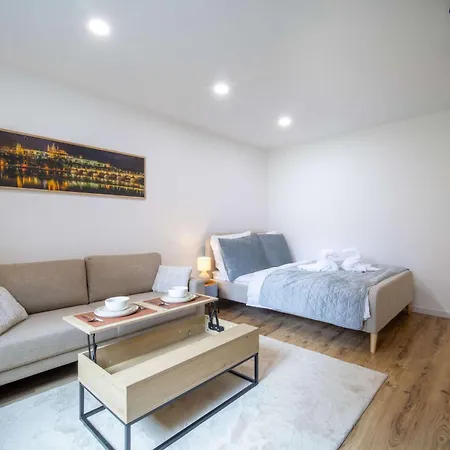 Elegant With Balcony - 30 Min From Centre Apartman