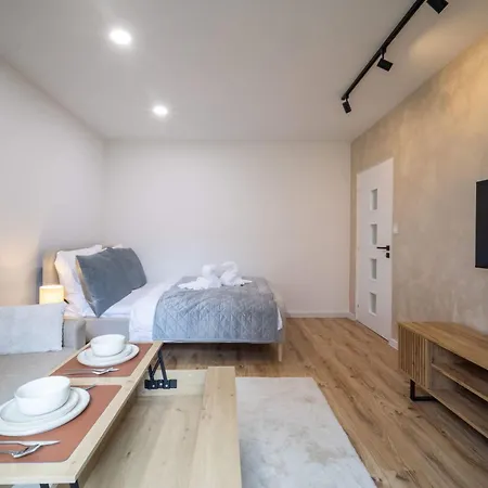 Elegant With Balcony - 30 Min From Centre Apartman *