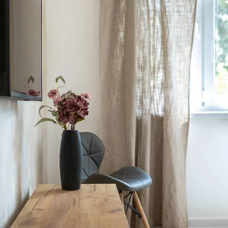 Elegant With Balcony - 30 Min From Centre Kassa