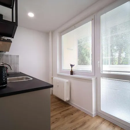 Elegant With Balcony - 30 Min From Centre Apartamento