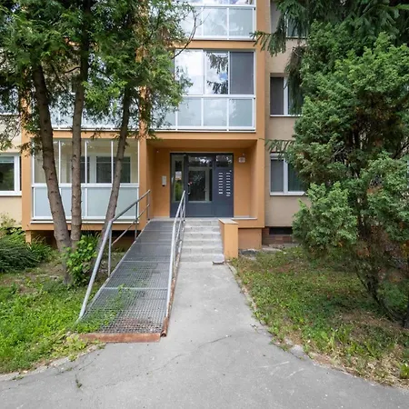 Elegant With Balcony - 30 Min From Centre Apartman *